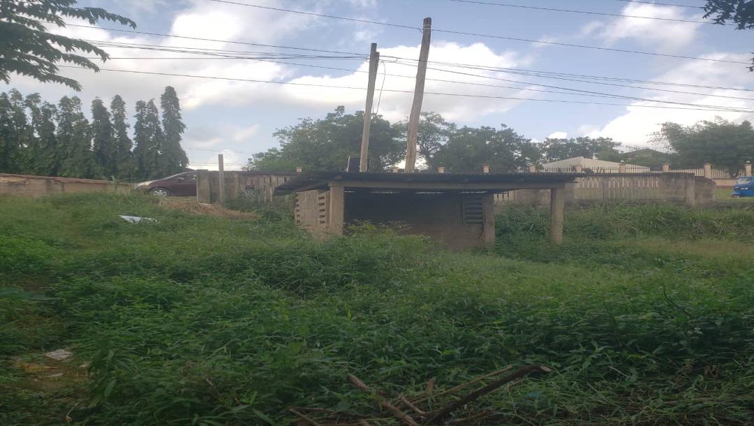 Intercity Property Hub: A Plot for Rent ~ Makongo Juu.-1