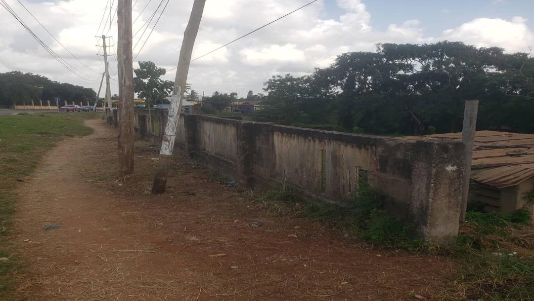 Intercity Property Hub: A Plot for Rent ~ Makongo Juu.-3