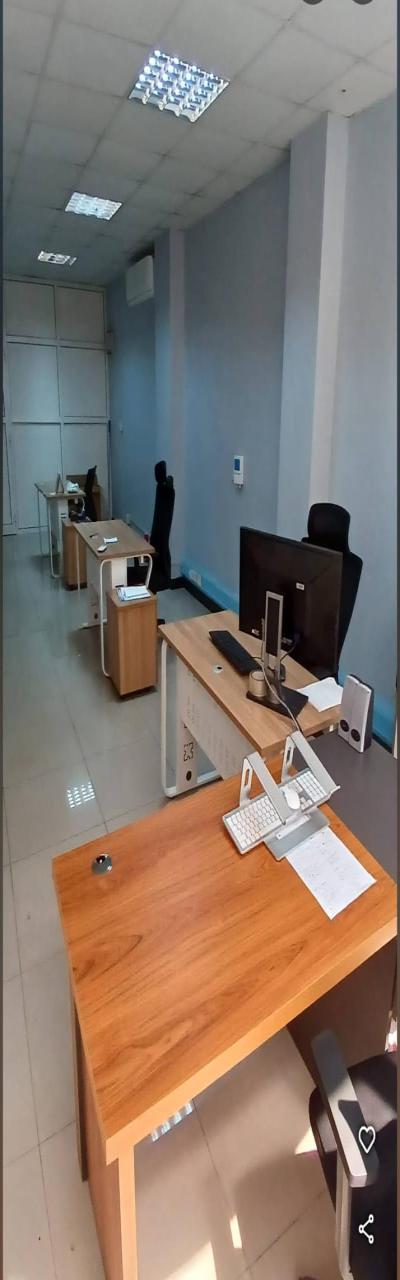 IPH: A 3 Storey Standalone building Rent, Oyster Bay.