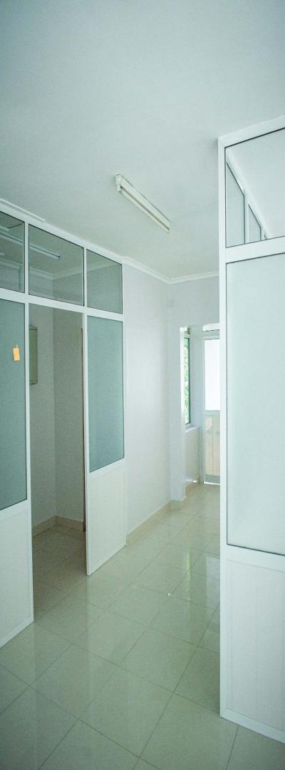 IPH: A 3 Storey Standalone building Rent, Oyster Bay.