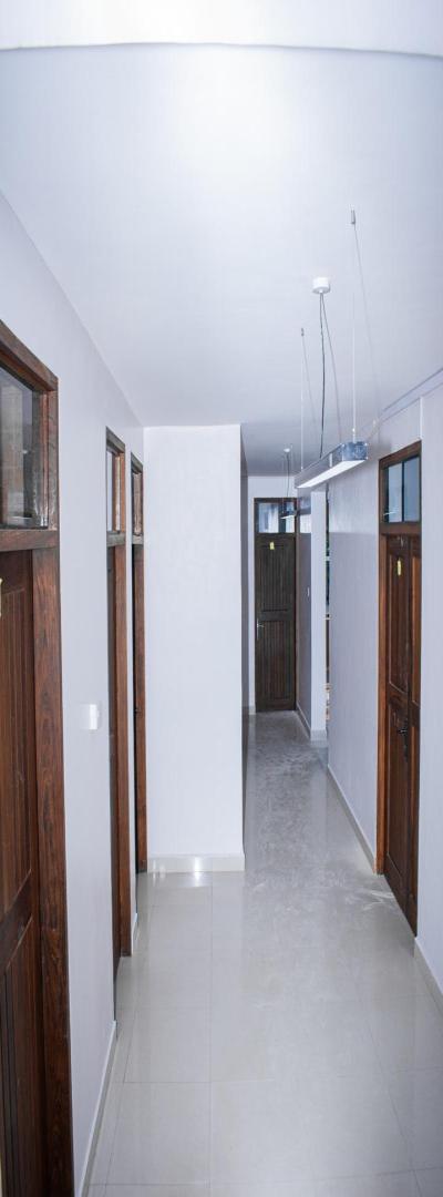 IPH: A 3 Storey Standalone building Rent, Oyster Bay.