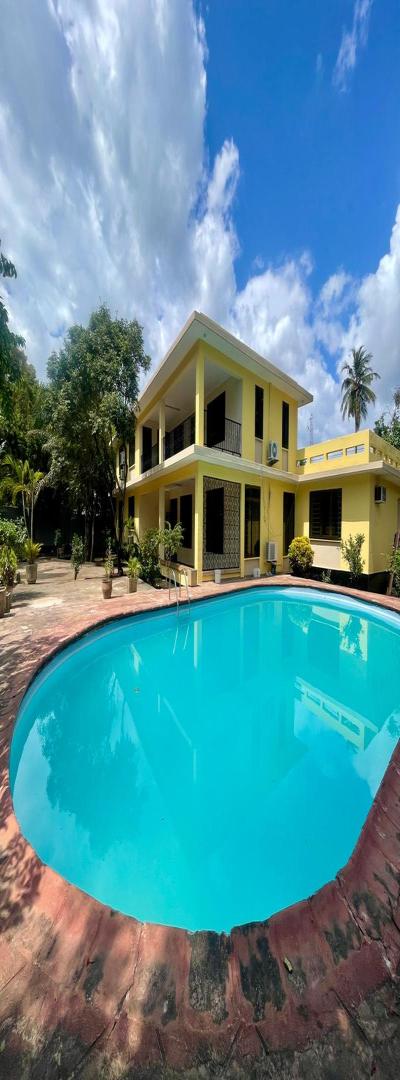 IPH: A standalone building for Rent, Masaki