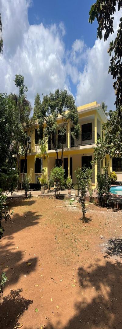 IPH: A standalone building for Rent, Masaki