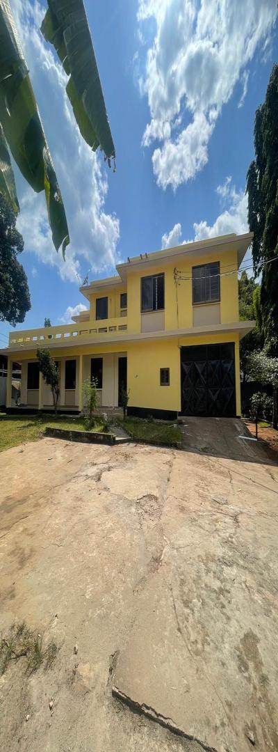 IPH: A standalone building for Rent, Masaki