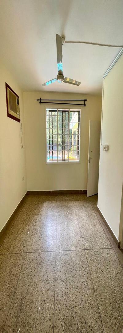 IPH: A standalone building for Rent, Masaki