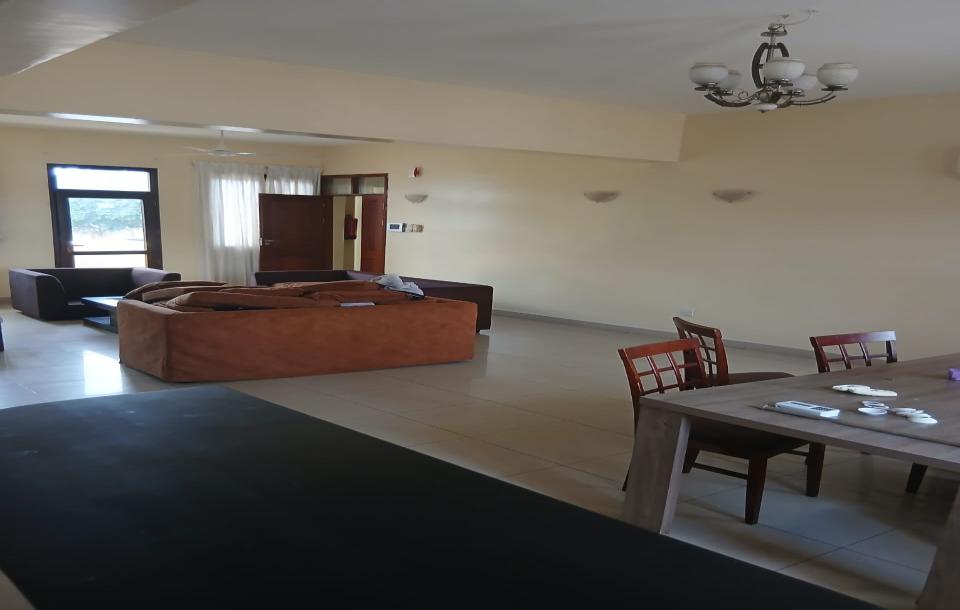 IPH: Apartment for Rent, Masaki.-3