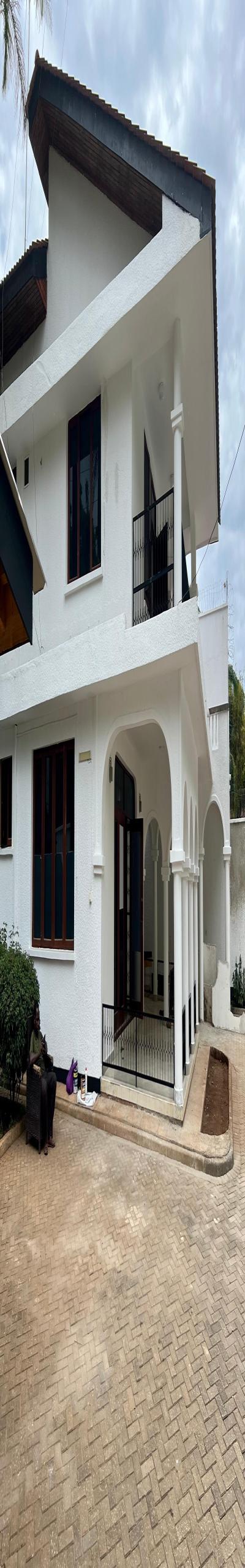 IPH: A standalone office building for Rent, Masaki.