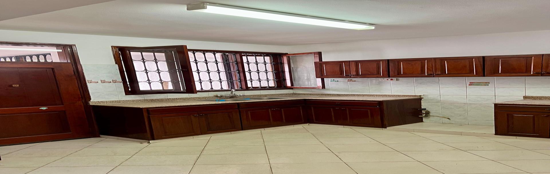 IPH: A standalone office building for Rent, Masaki.-4