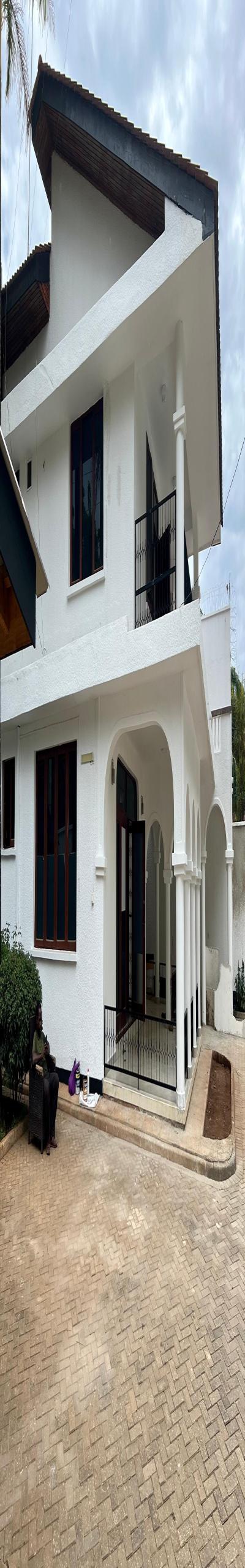 IPH: A standalone office building for Rent, Masaki.