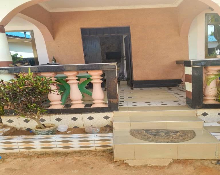 Intercity Property Hub: House for Sale.-8