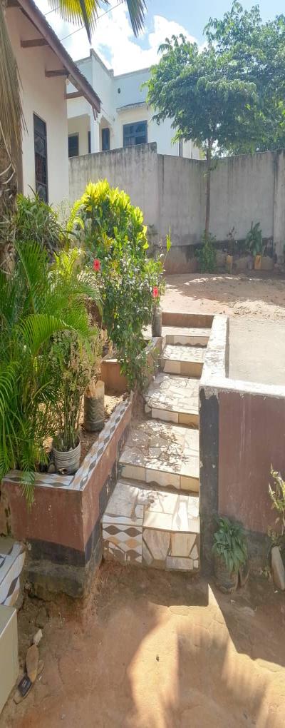 Intercity Property Hub: House for Sale.