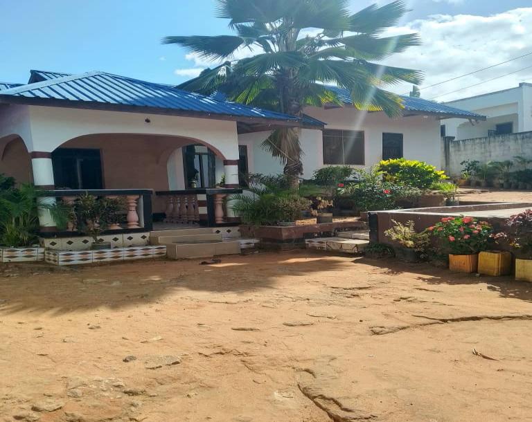 Intercity Property Hub: House for Sale.-15