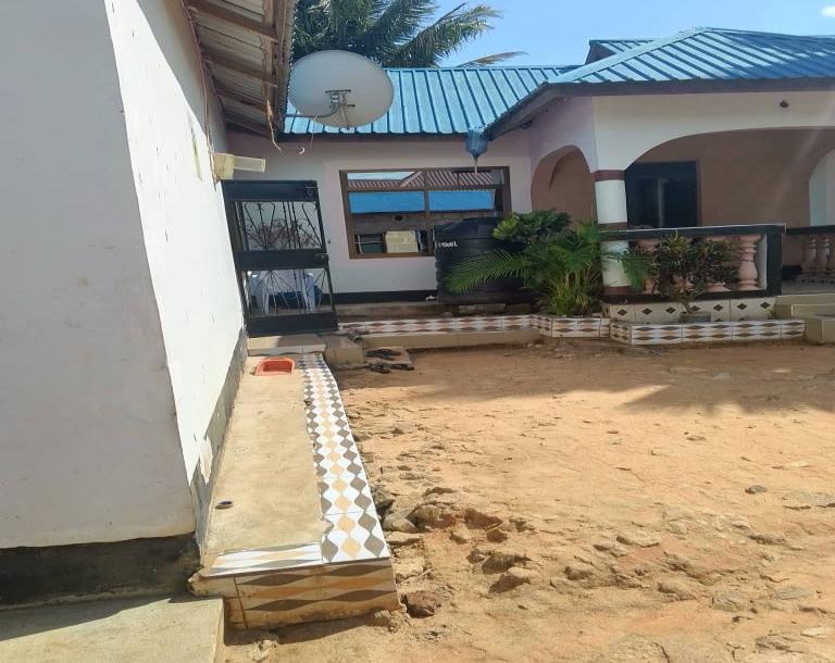 Intercity Property Hub: House for Sale.-6