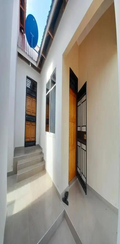 Intercity Property Hub: Elegant Villa for Sale.