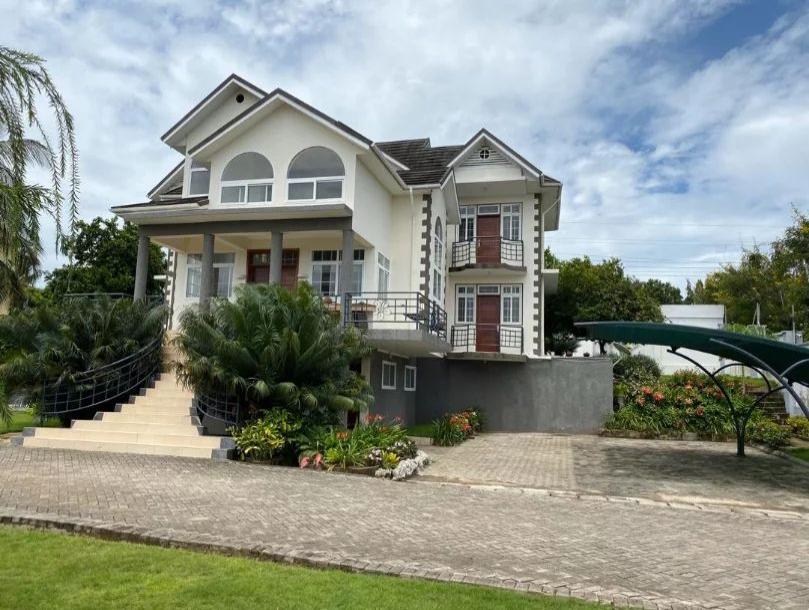 IPH: One-Storey Luxurious House for Sale - Salasala.-1