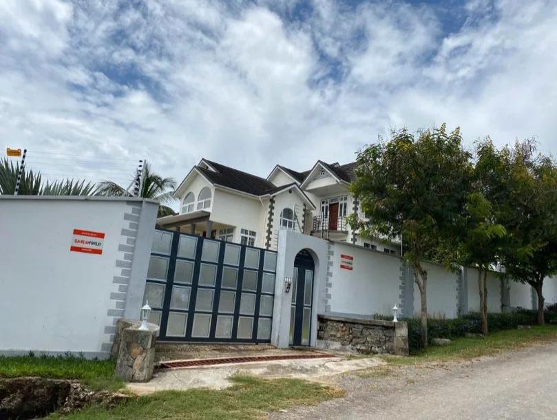 IPH: One-Storey Luxurious House for Sale - Salasala.-13