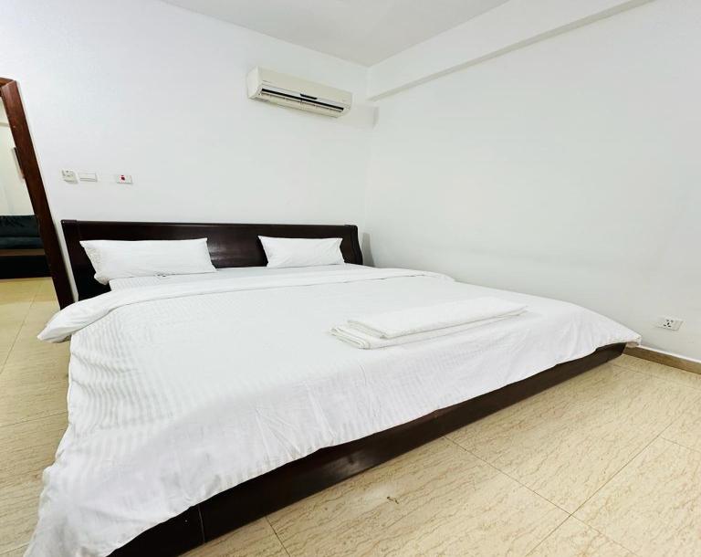 IPH; A Fully Furnished Apartment for Rent - OysterBay( Horse Ground)-5