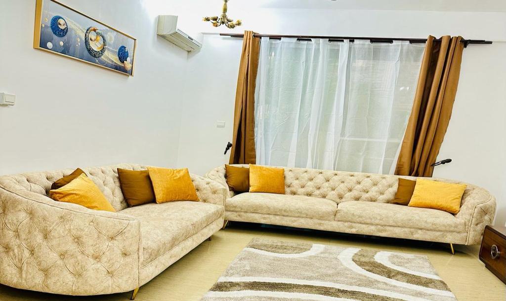 IPH; A Fully Furnished Apartment for Rent - OysterBay( Horse Ground)-6