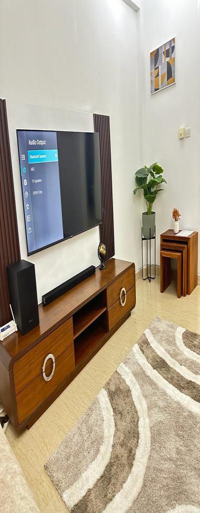 IPH; A Fully Furnished Apartment for Rent - OysterBay( Horse Ground)