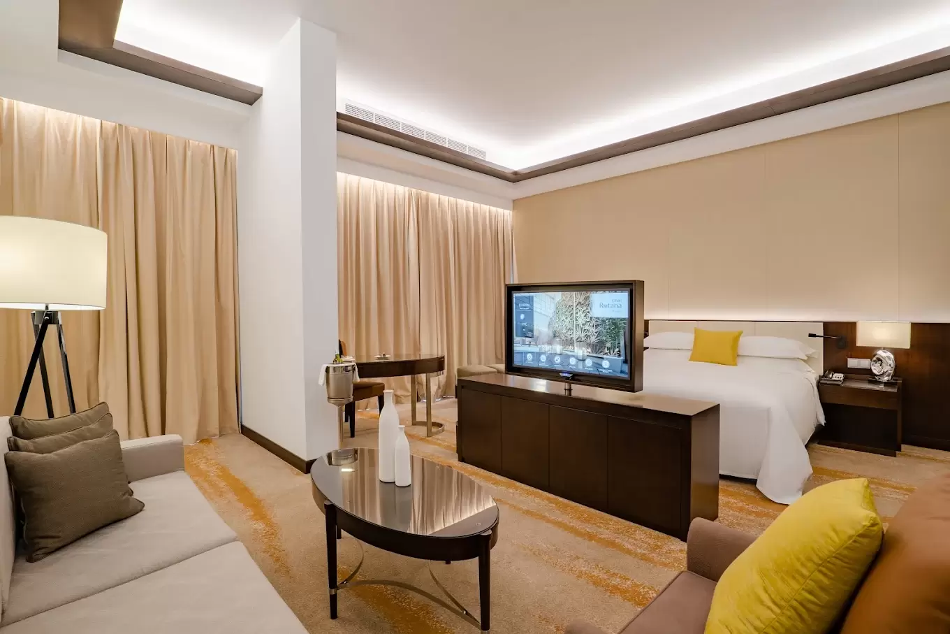 Johari Rotana, Dar es Salaam