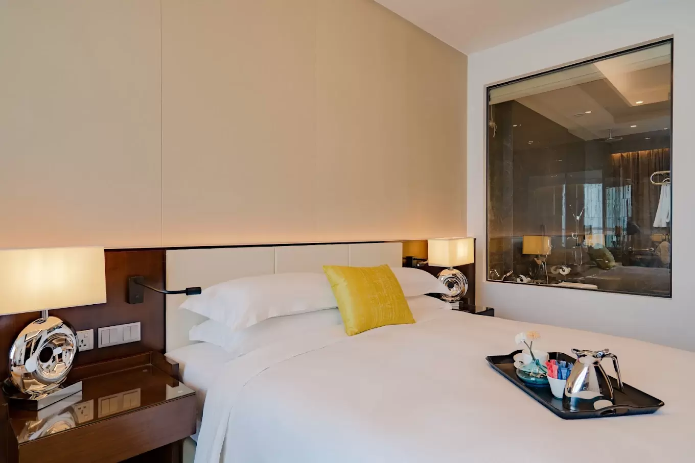 Johari Rotana, Dar es Salaam