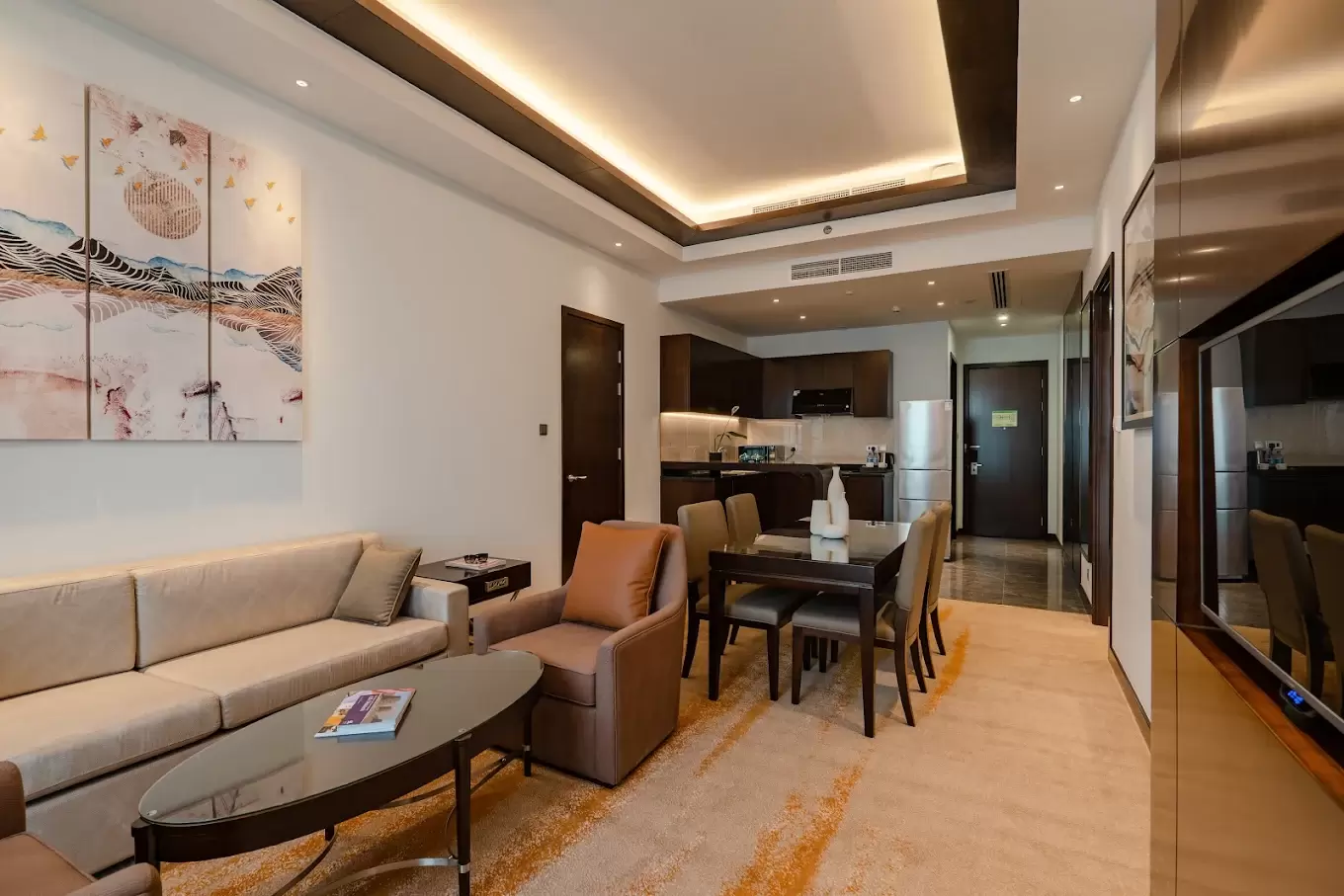 Johari Rotana, Dar es Salaam