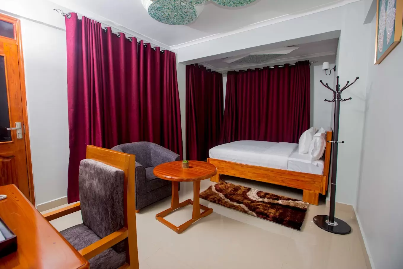 Hadjens Hotel, Mwanza.