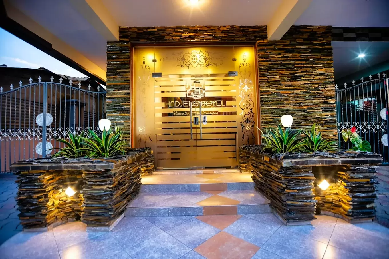 Hadjens Hotel, Mwanza.