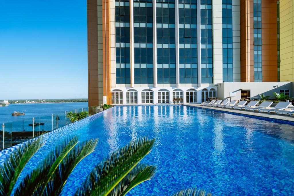 Johari Rotana, Dar es Salaam