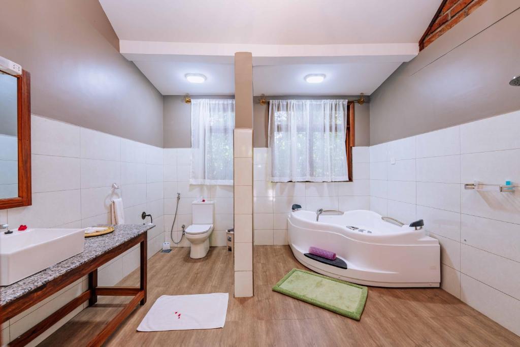 Under the Shade Safari Lodge, Arusha.