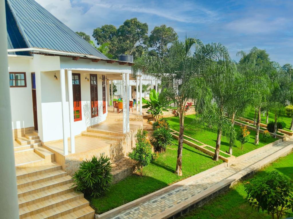 Hellen's Riverside Villas Moshi.