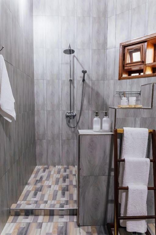 Shoki Shoki Lodge, Arusha.