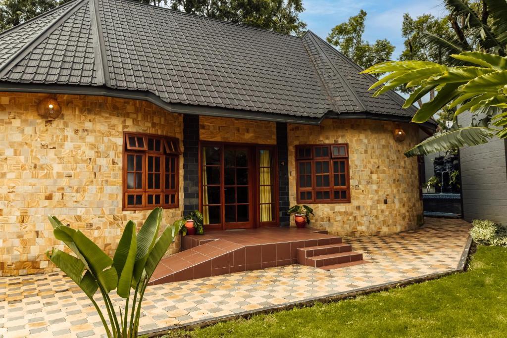 Shoki Shoki Lodge, Arusha.