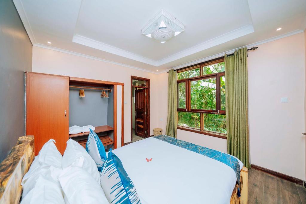 Under the Shade Safari Lodge, Arusha.