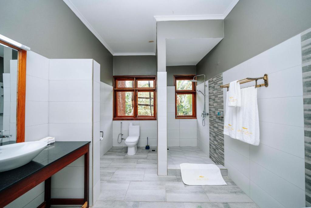 Under the Shade Safari Lodge, Arusha.