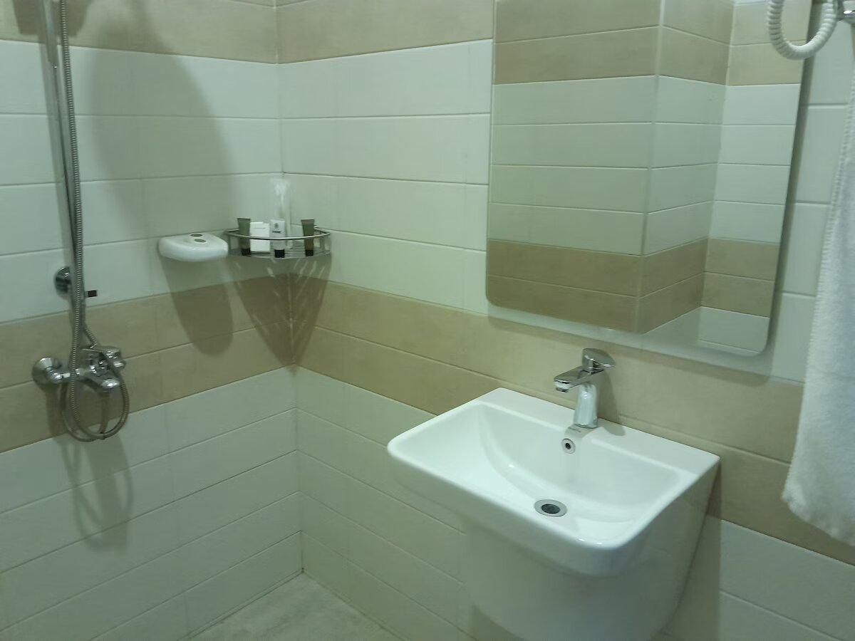 Mdope Idde Hotel, Mbeya.