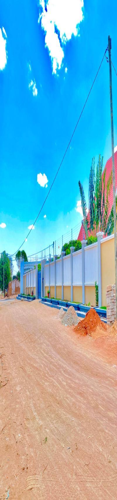 Kiwanja Kizuri chenye Fensi pande zote Kinauzwa Mlimwa C Dodoma