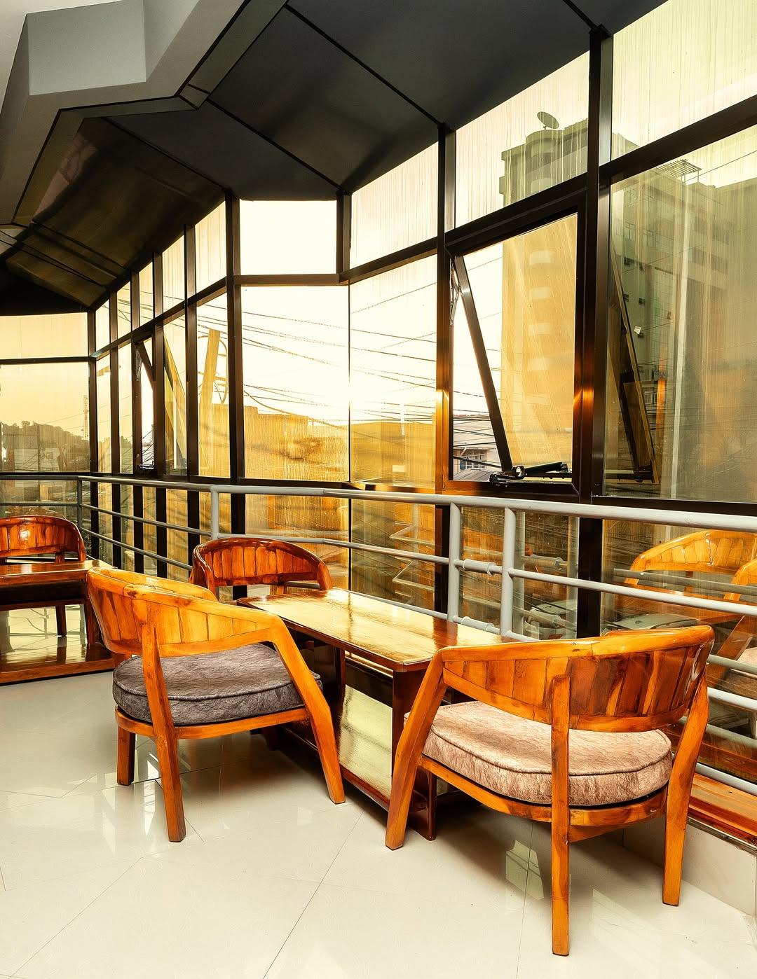 Hadjens Hotel, Mwanza.