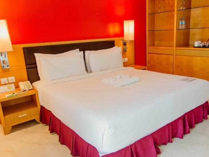 Holiday Inn, Dar Es Salaam.