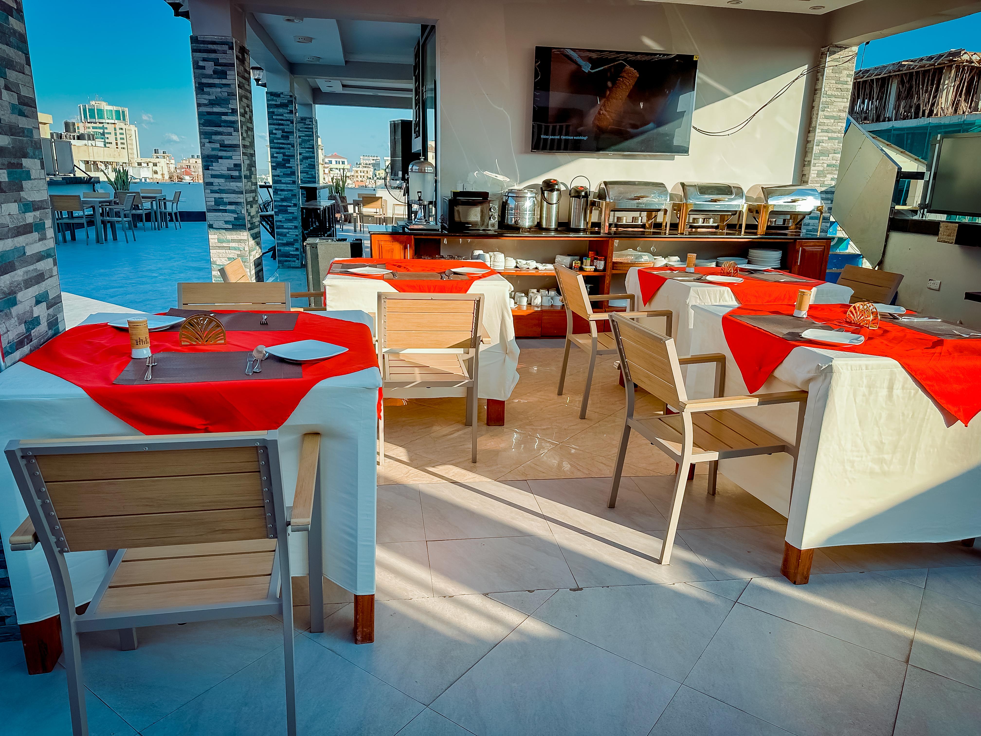 Le Grand Marie Hotel & Apartments.