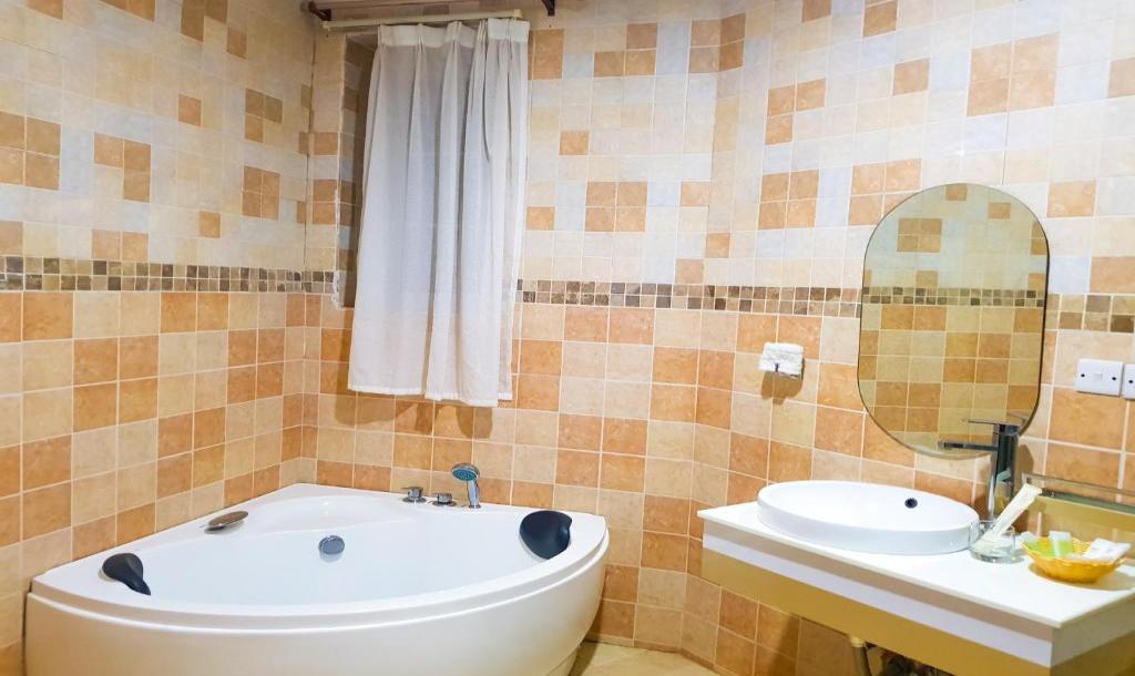 Masailand Safari Lodge, Arusha.-11