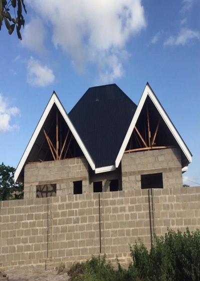 Fundi Paschal Mapaa: Roofing Expert