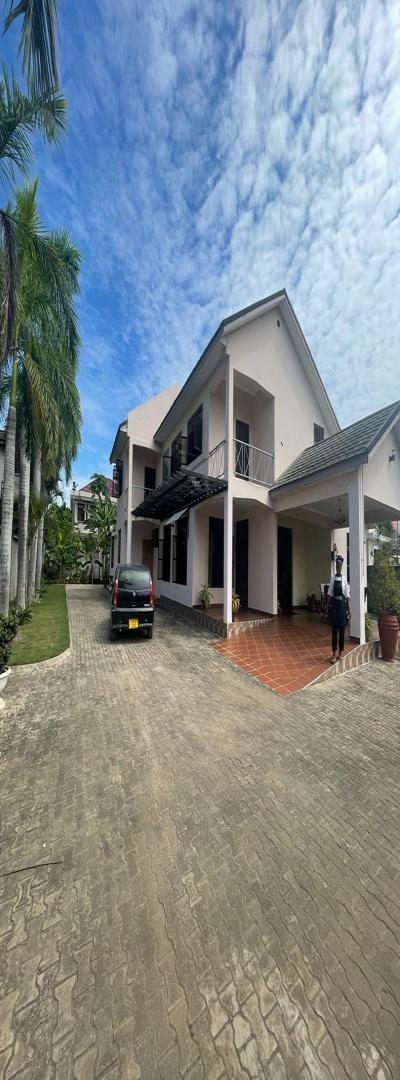 Intercity Property Hub: A One-Storey House For Sale.