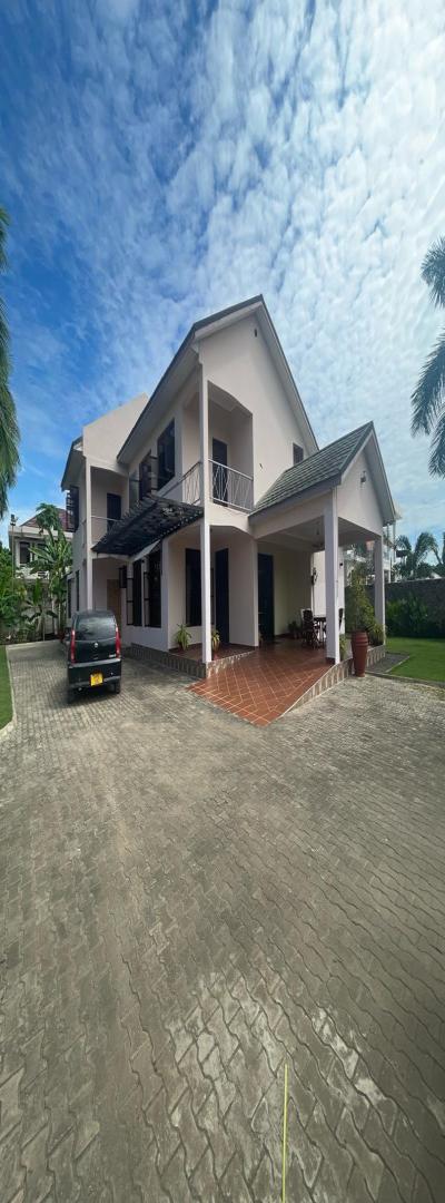 Intercity Property Hub: A One-Storey House For Sale.