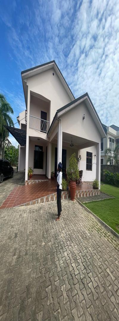 Intercity Property Hub: A One-Storey House For Sale.