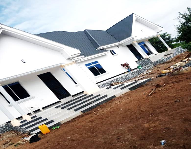 Ajaba TZ Matola: Wataalam wa Kuweka Tiles na Paving Blocks.-1