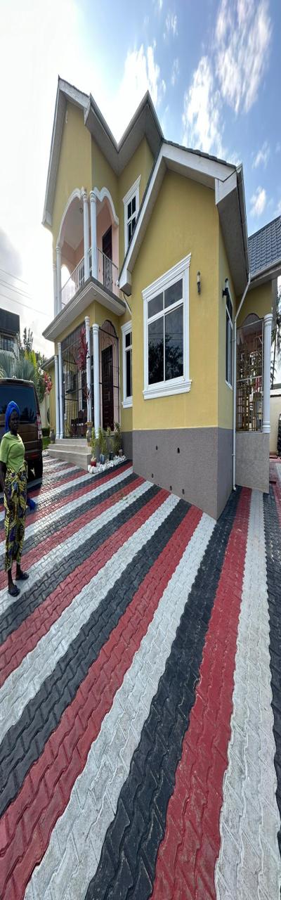 IPH: A Sea View One-Storey House For Sale.