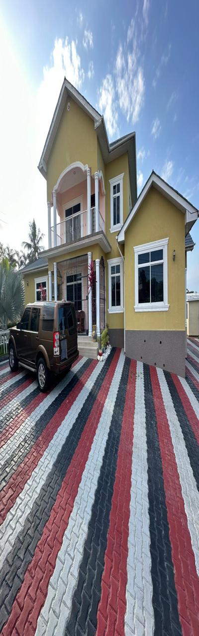 IPH: A Sea View One-Storey House For Sale.