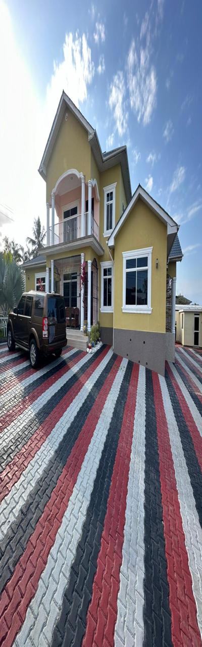 IPH: A Sea View One-Storey House For Sale.