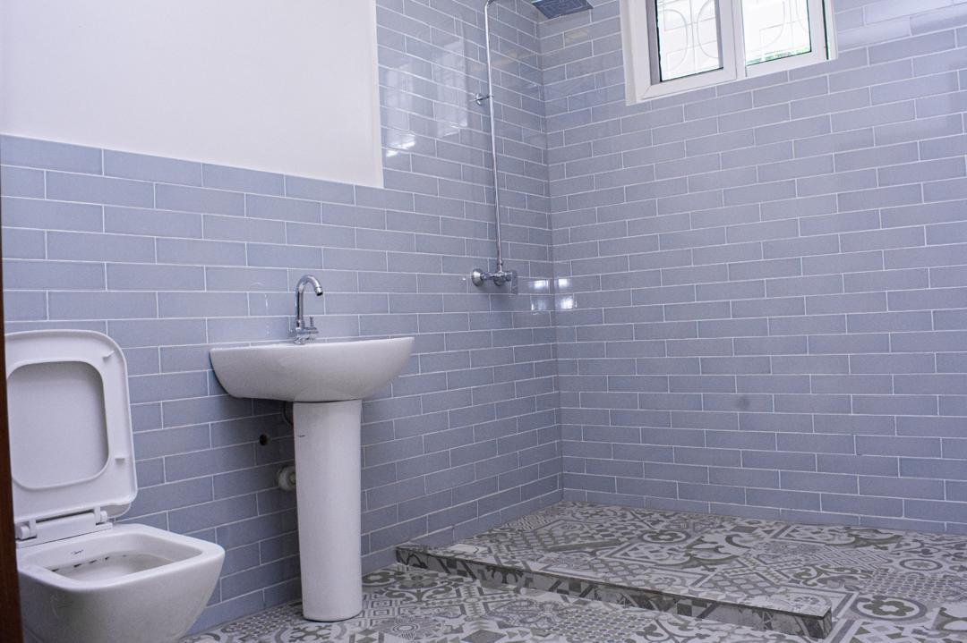 IPH: A 3 Storey Standalone building Rent, Oyster Bay.